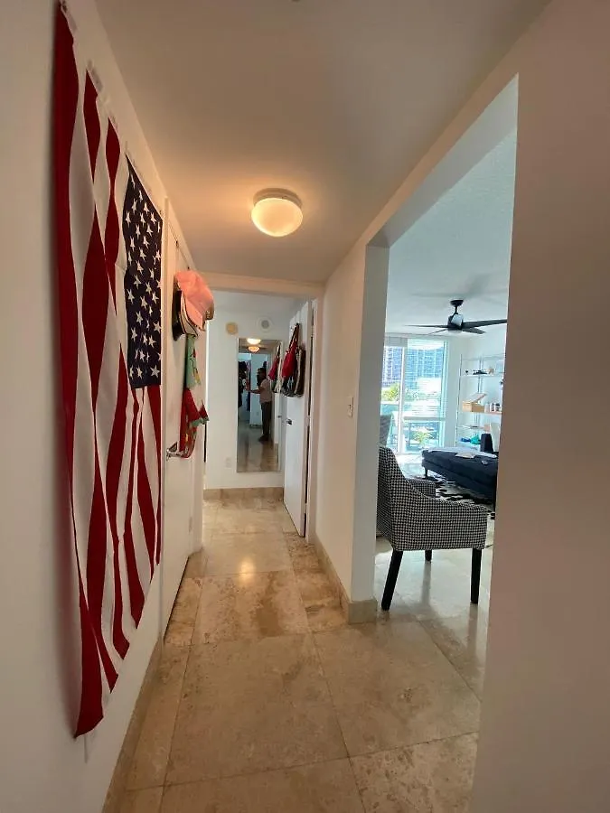 Comfortable In The Brickell Center Area *