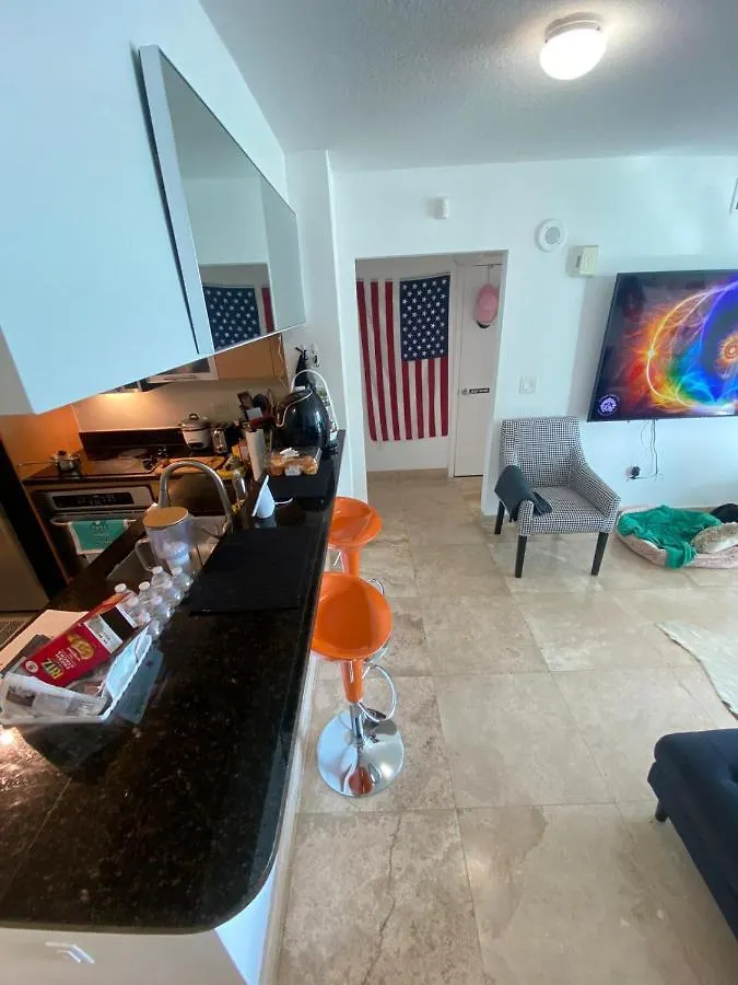 Homestay Comfortable In The Brickell Center Area