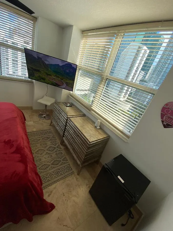 Homestay Comfortable In The Brickell Center Area