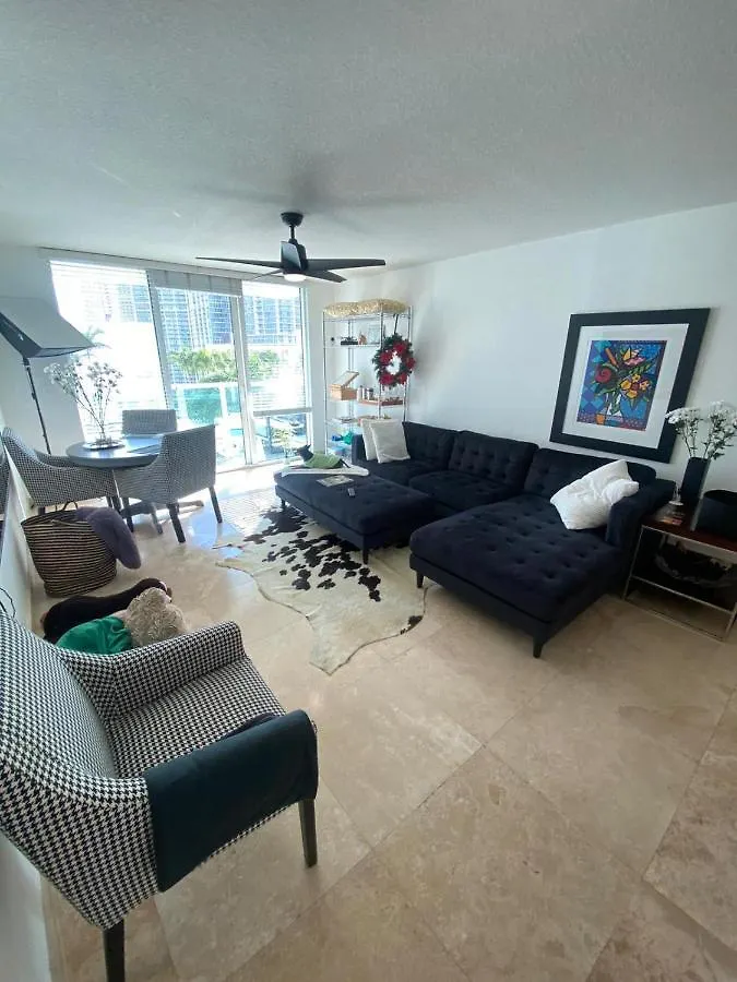 Comfortable In The Brickell Center Area Homestay