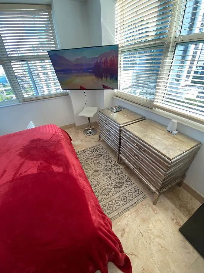 Comfortable In The Brickell Center Area