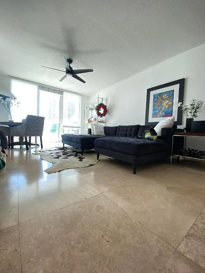 Comfortable In The Brickell Center Area Homestay