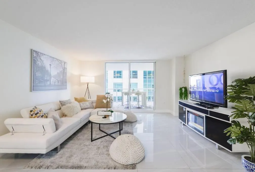Fantastic 2/1 @brickell With Pool Miami