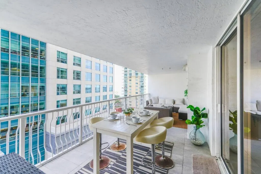 Fantastic 2/1 @brickell With Pool * Miami