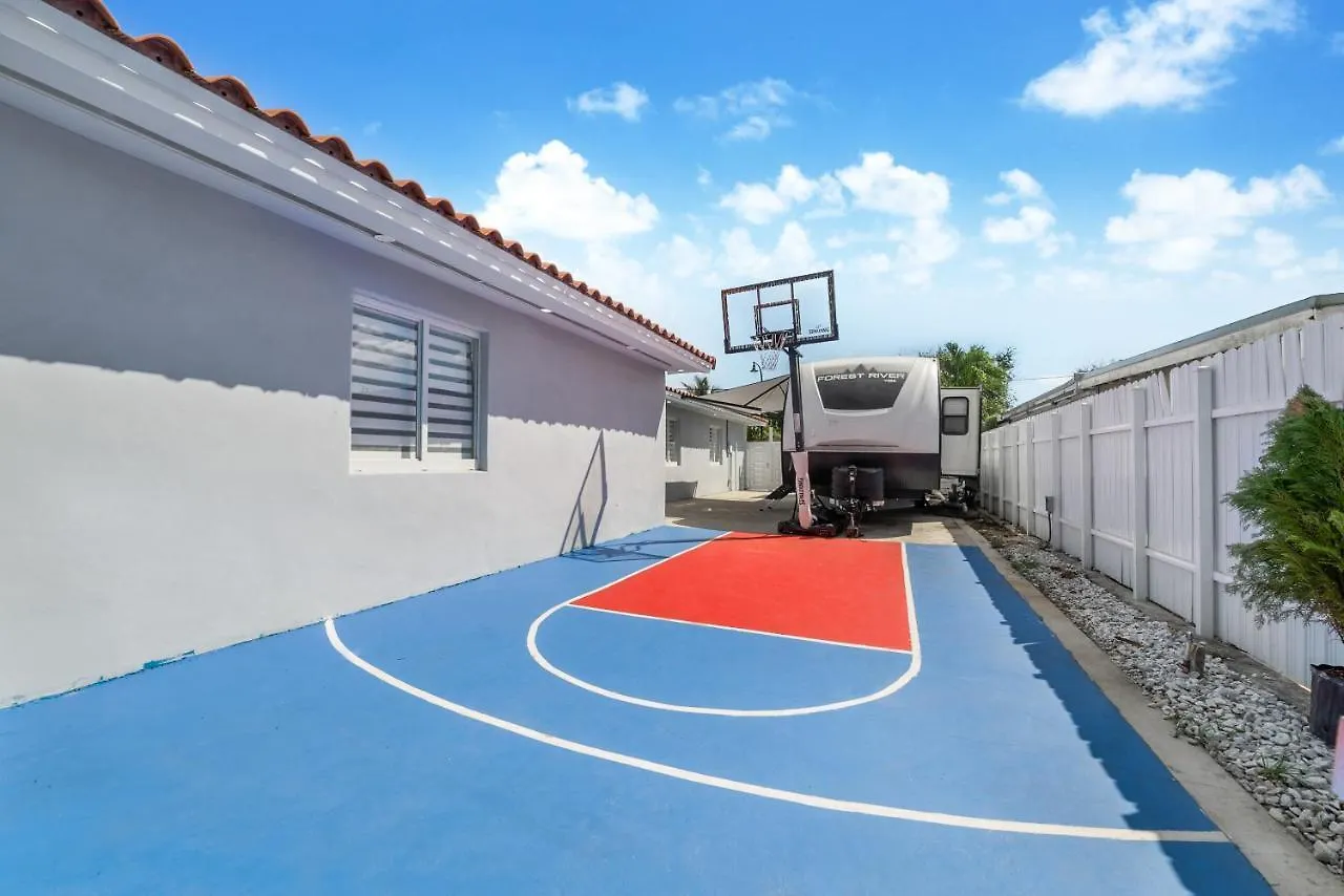 Spacious 6Br Miami Pool, Bb Court & Near Airport L03 Holiday home *