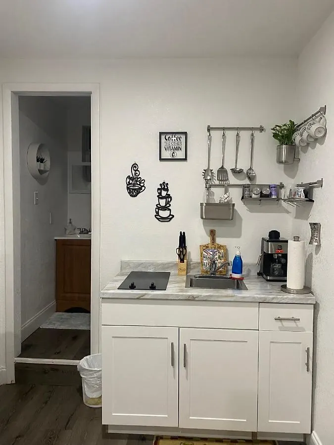 Bed & Breakfast Tiny Place W Private Hot Jacuzzi 7 Min To International Airport Miami