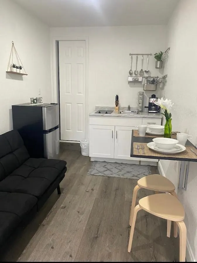 Tiny Place W Private Hot Jacuzzi 7 Min To International Airport Miami