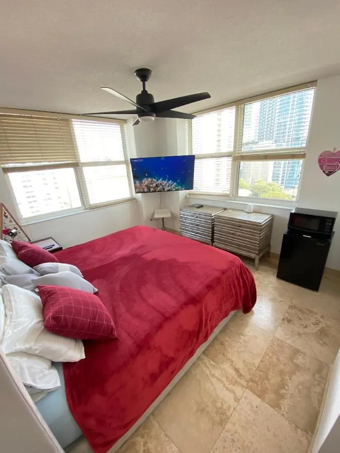 Comfortable In The Brickell Center Area *