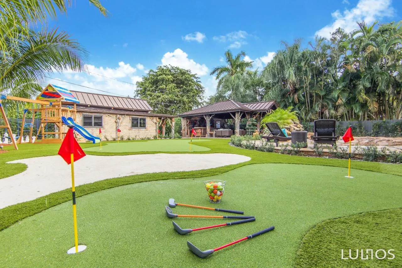Tropicasa Paradise Near Beach-downtown With Heated Pool Mini Golf & Bbq L22 Villa