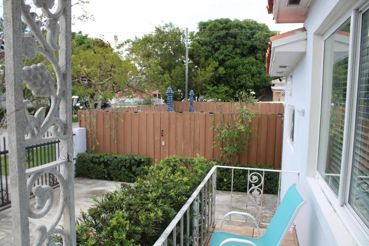 Main House 3 Bed 2 Bath & 1 Bed 1 Bath 度假居 *