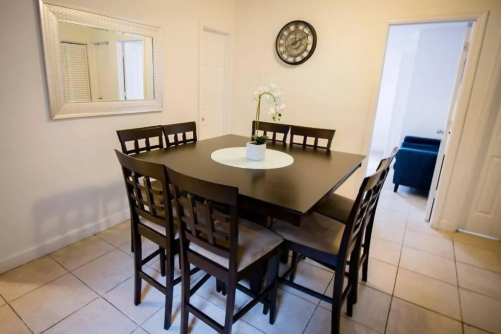 Holiday home 3 Bedroom 15 Minutes To The *