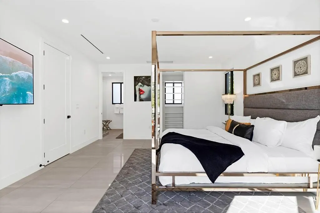 Modern W/ Amenities & Salt Water Pool Villa
