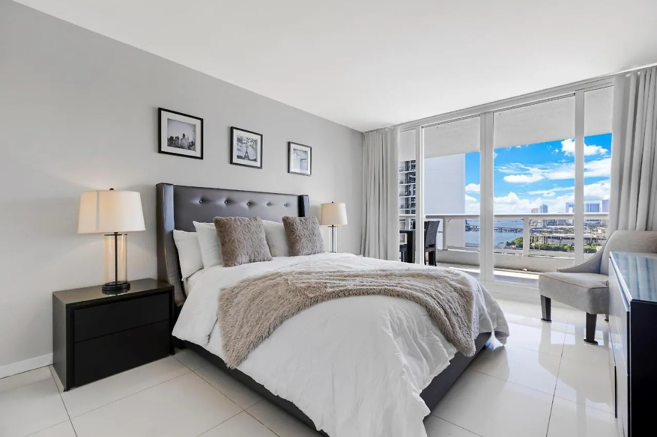 Edgewater Hideaway Minutes To Brickell Apartment Doral