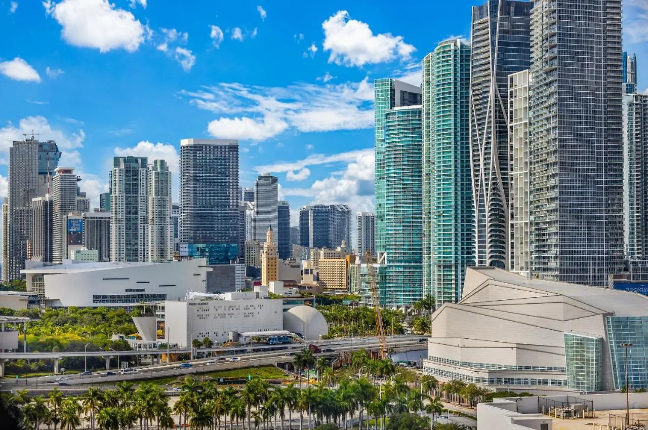 Edgewater Hideaway Minutes To Brickell Apartment Doral