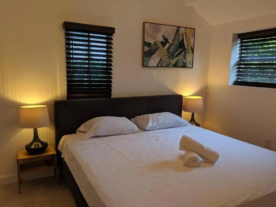 3 Bedroom 15 Minutes To The *