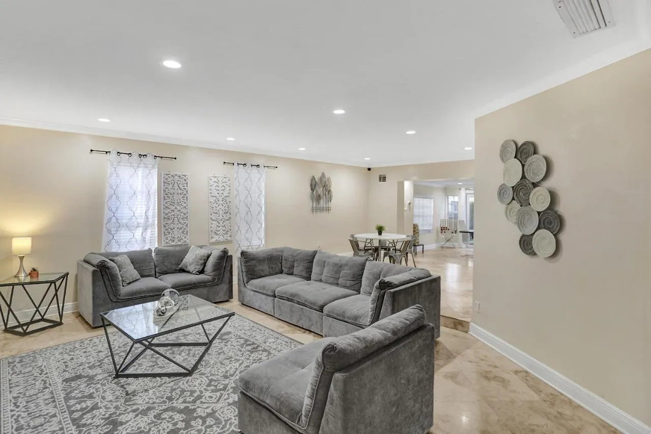 Casa Ria Luxury House & Private Pool Near Aventura Mall Miami