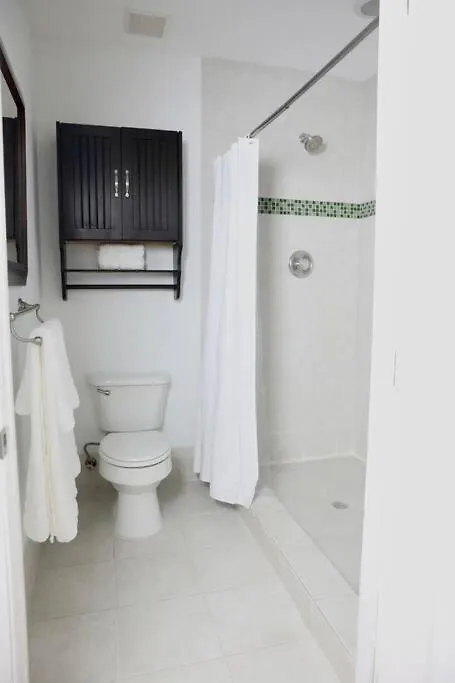 Spacious Tropical Oasis - 1/2 Acre In Heart Of Mia Miami