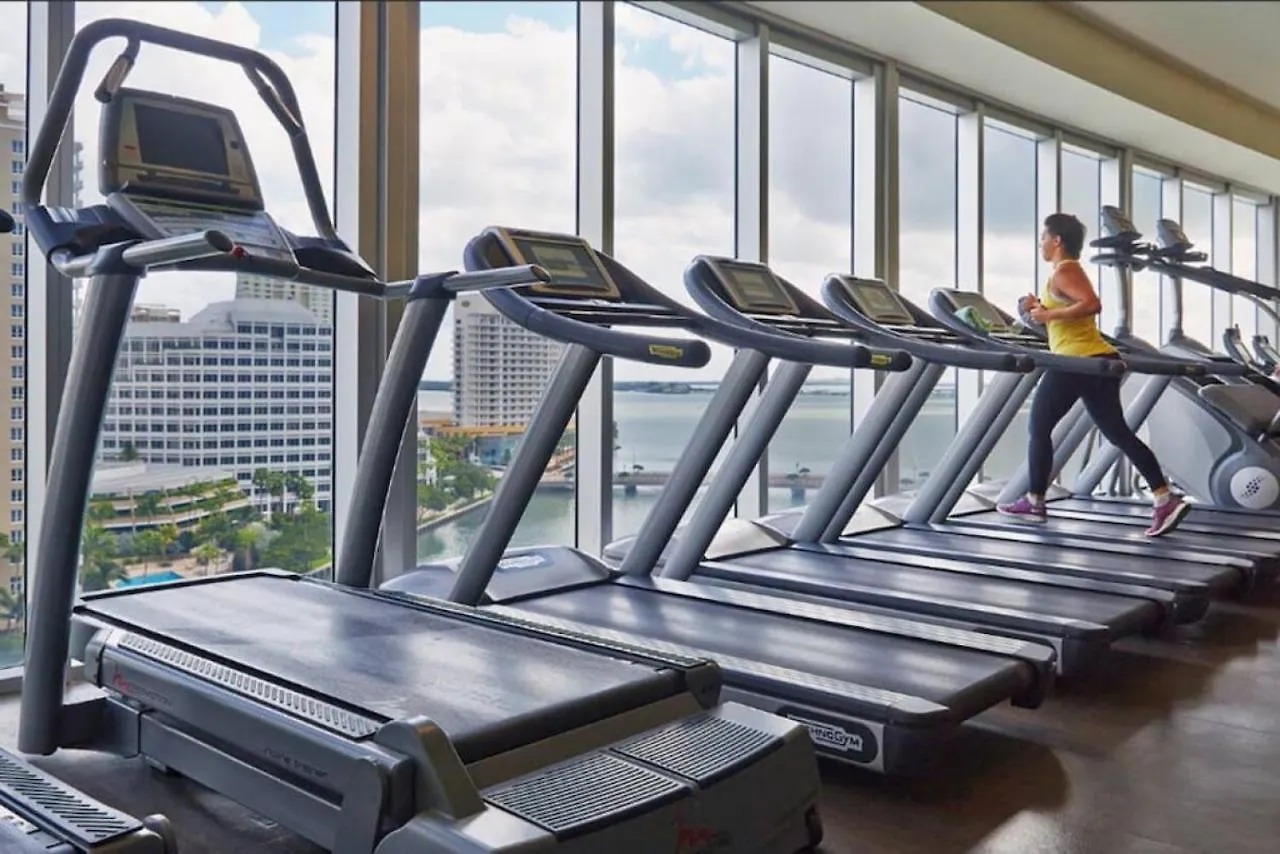 Deluxe Brickell W Pool Gym Views
