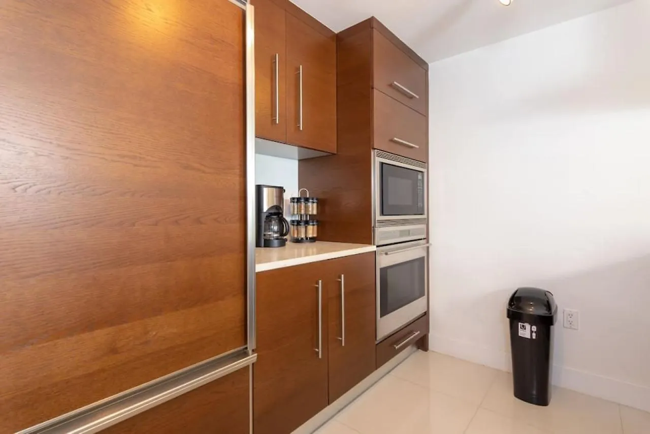 Holiday home Deluxe Brickell W Pool Gym Views *