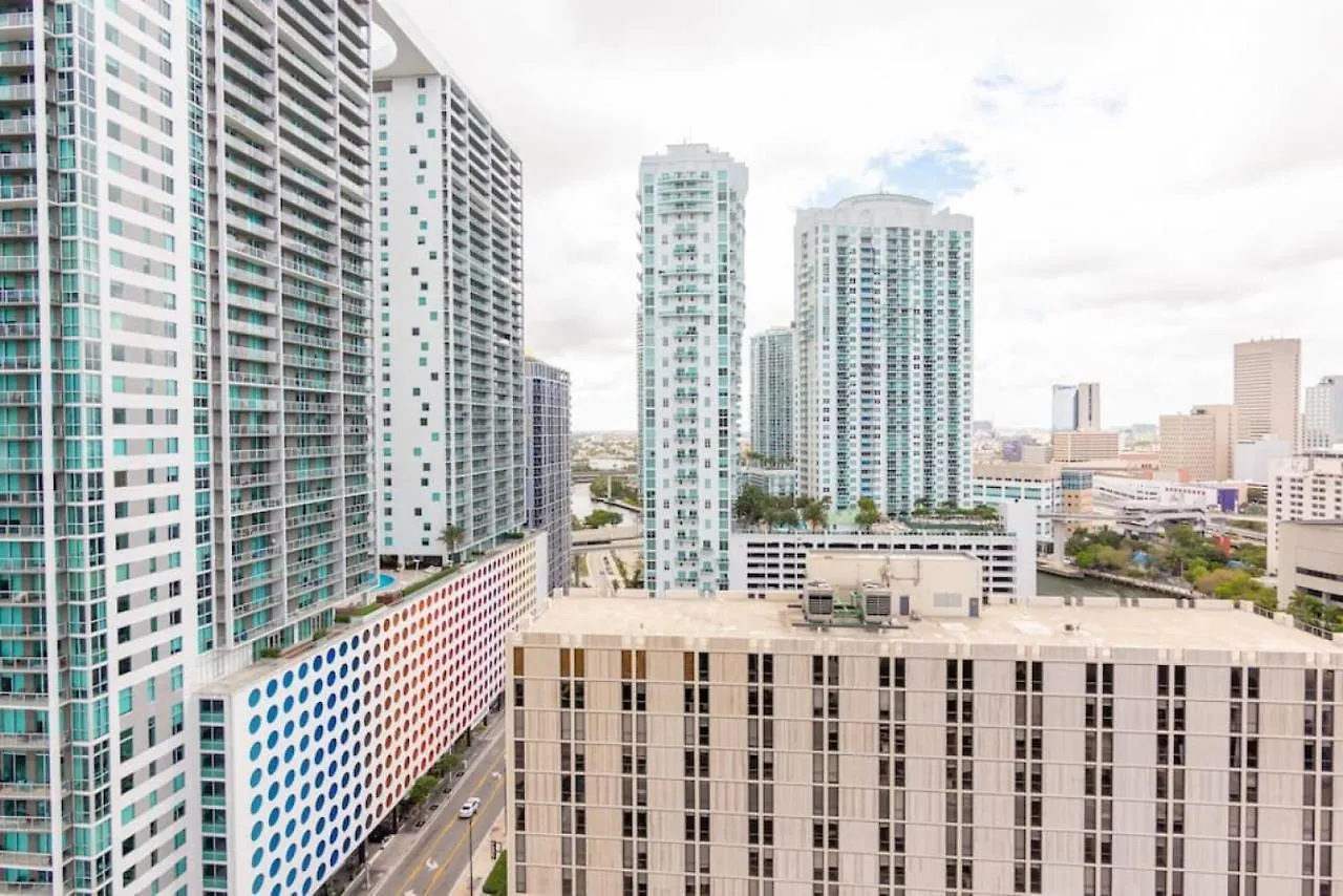 Deluxe Brickell W Pool Gym Views Holiday home Miami