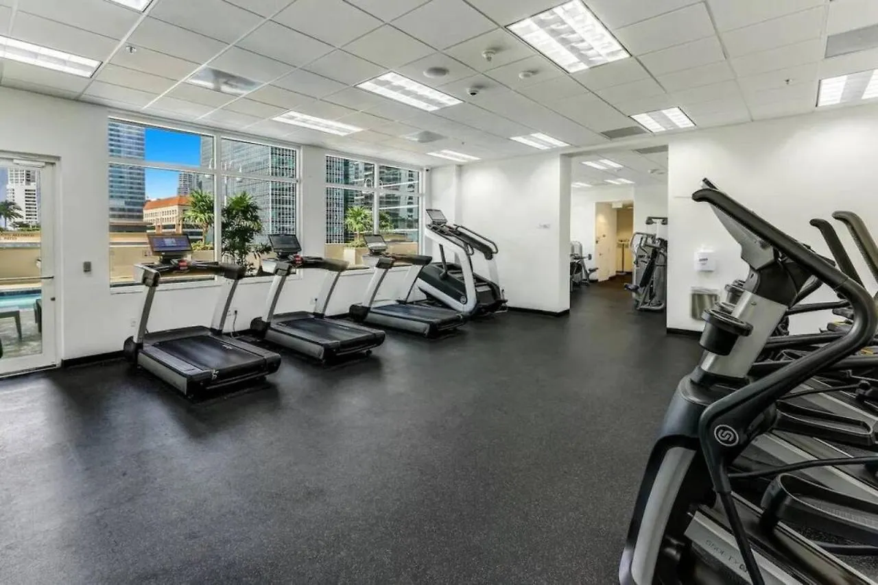 Deluxe 1 Bedroom With Pool, Parking, Balcony And Ocean Views Holiday home Miami