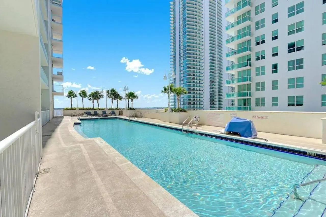 Deluxe 1 Bedroom With Pool, Parking, Balcony And Ocean Views Holiday home