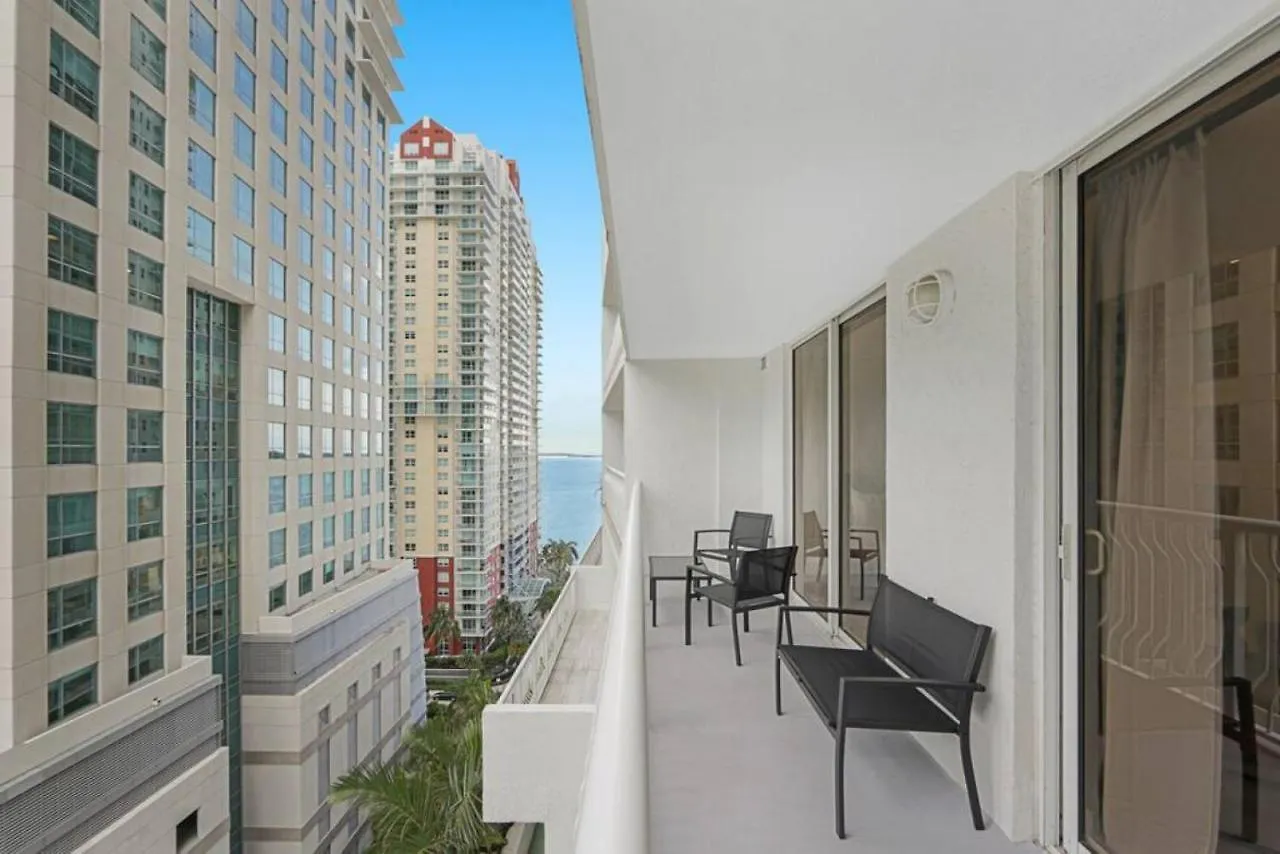 Deluxe 1 Bedroom With Pool, Parking, Balcony And Ocean Views Holiday home Miami