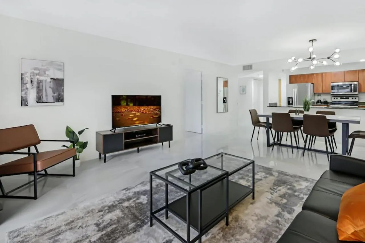 Deluxe 1 Bedroom With Pool, Parking, Balcony And Ocean Views