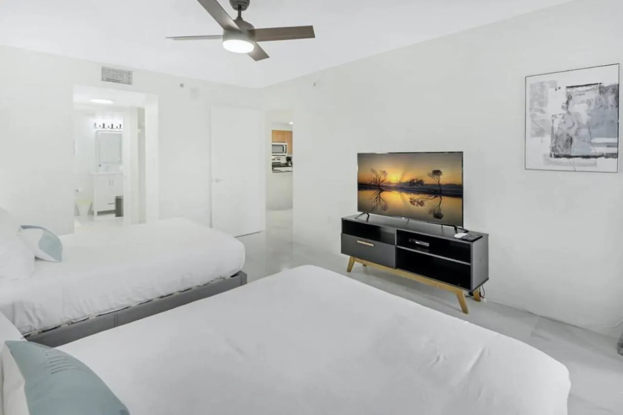 Deluxe 1 Bedroom With Pool, Parking, Balcony And Ocean Views Holiday home