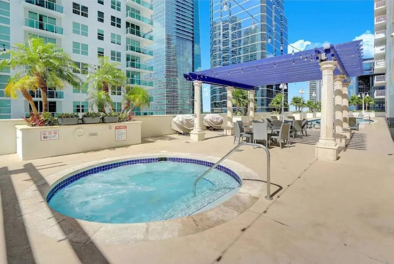 Deluxe 1 Bedroom With Pool, Parking, Balcony And Ocean Views