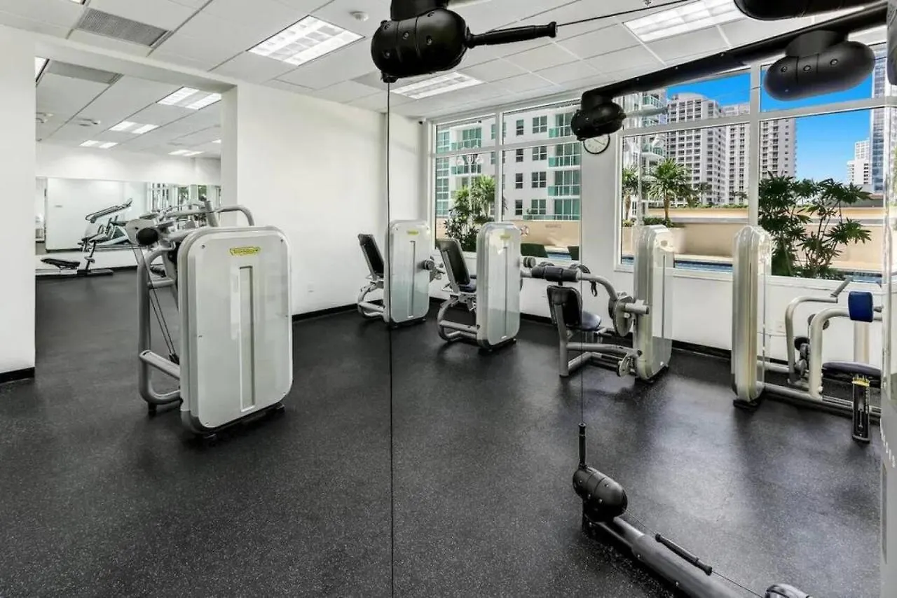 Deluxe 1 Bedroom With Pool, Parking, Balcony And Ocean Views Holiday home Miami
