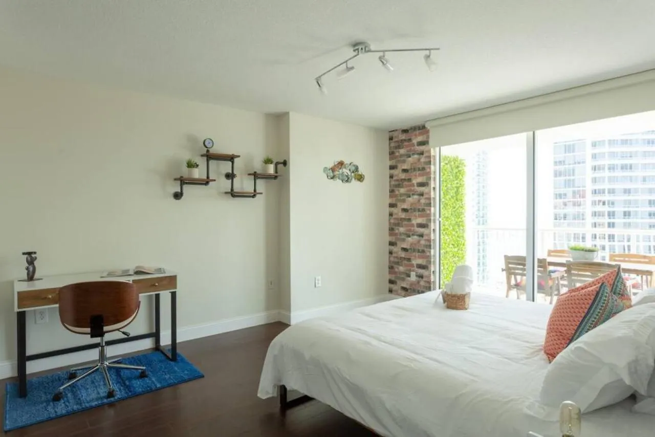 Ocean And Views Lux Brickell Sleeps, 4 King Bd Holiday home