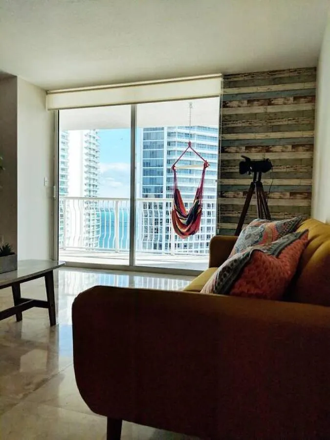 Ocean And Views Lux Brickell Sleeps, 4 King Bd Holiday home Miami