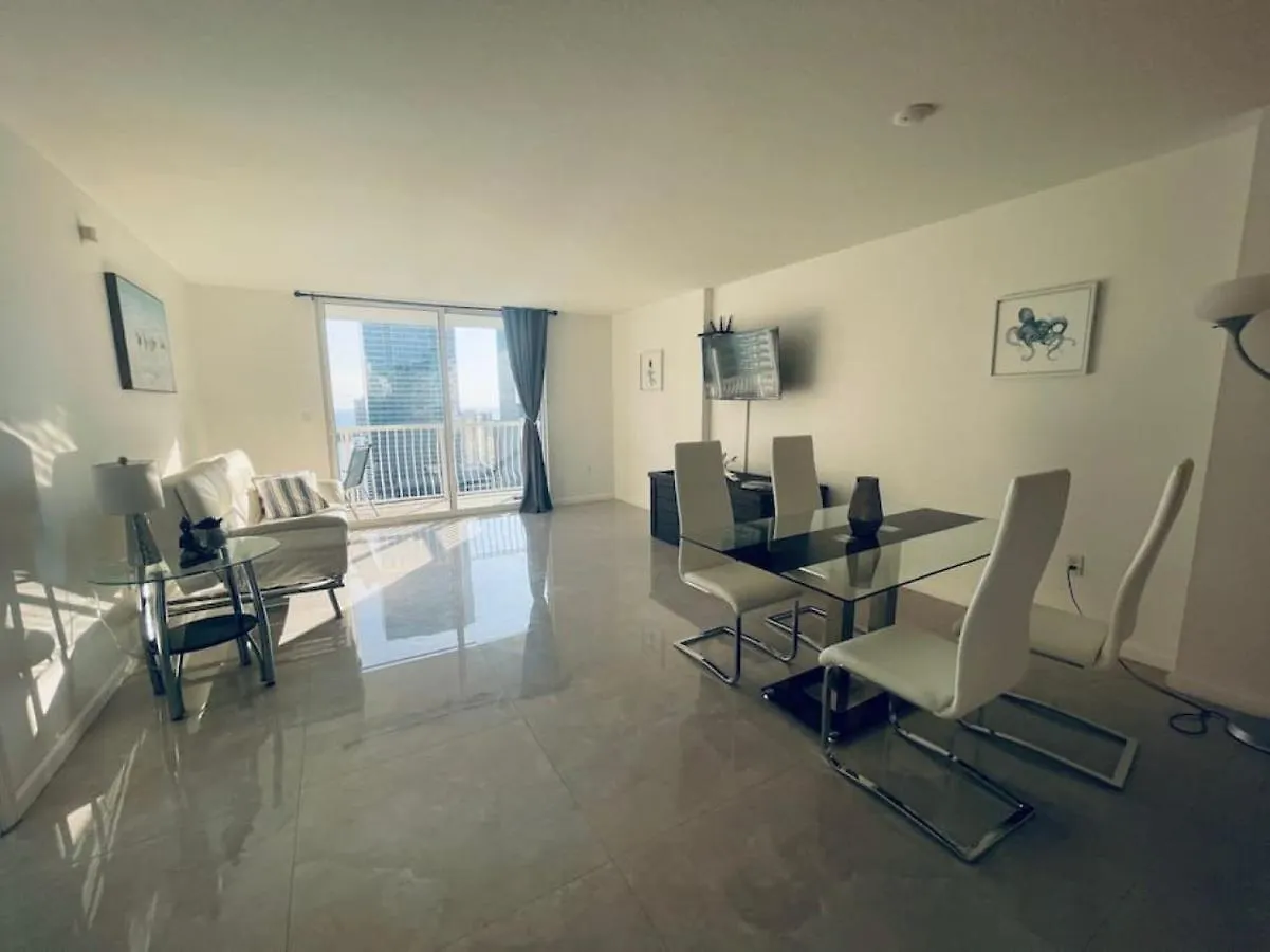 Airbnb-friendly Balcony Brickell With Parking Holiday home