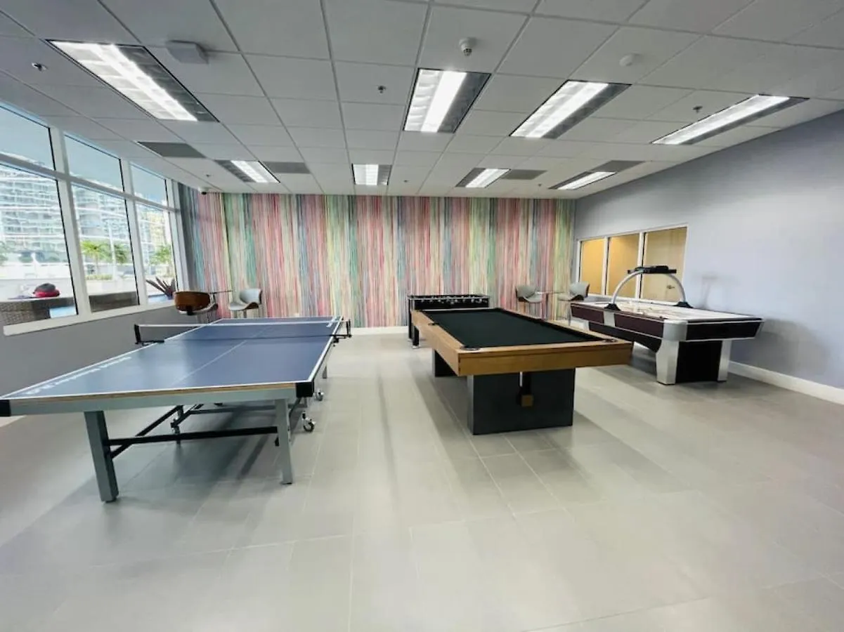 Airbnb-friendly Balcony Brickell With Parking Holiday home
