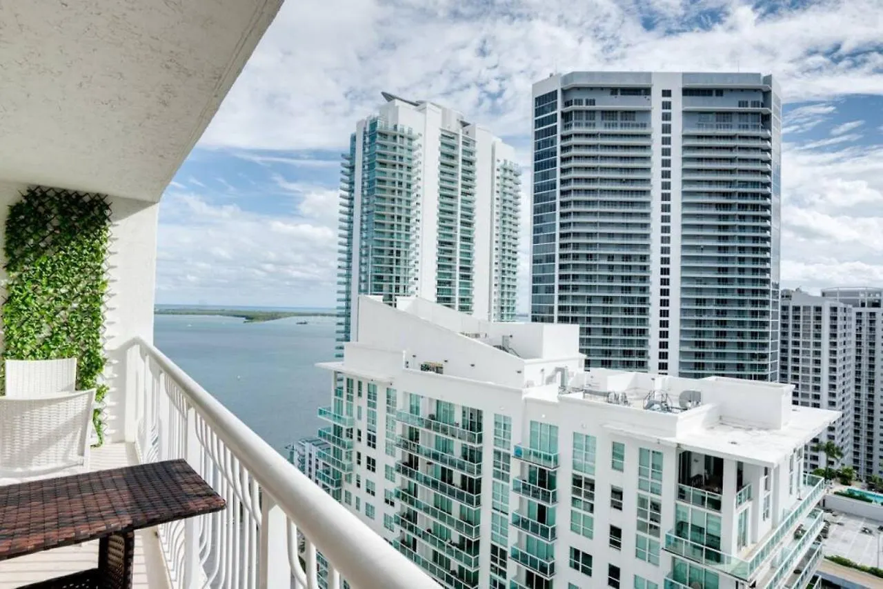 Semesterbostad Ocean And Views Lux Brickell Sleeps 4, King Bed