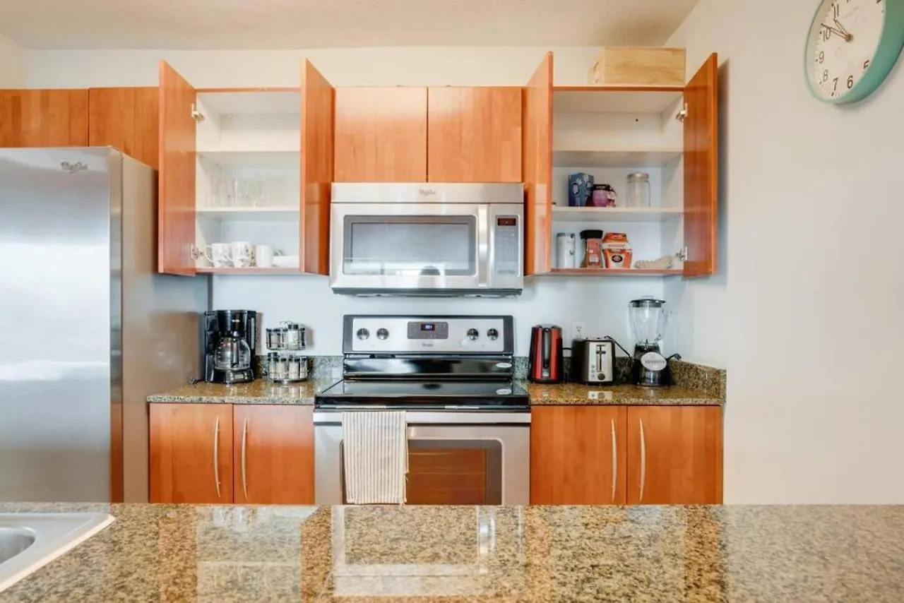 Ocean And Views Lux Brickell Sleeps 4, King Bed