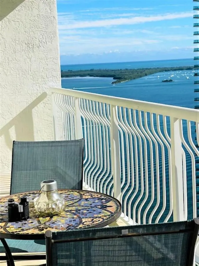 Airbnb-friendly Balcony Brickell With Parking Holiday home *