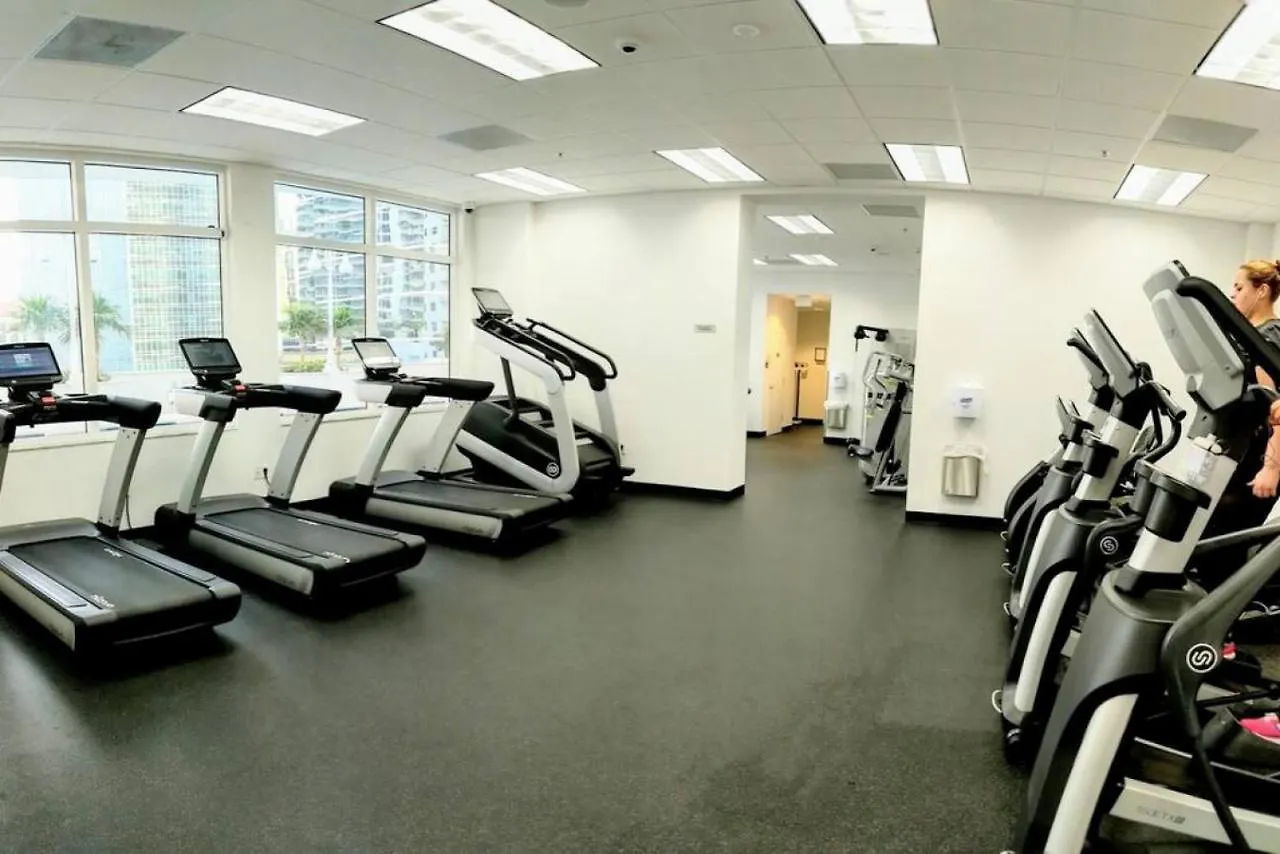 Semesterbostad Ocean And Views Lux Brickell Sleeps 4, King Bed