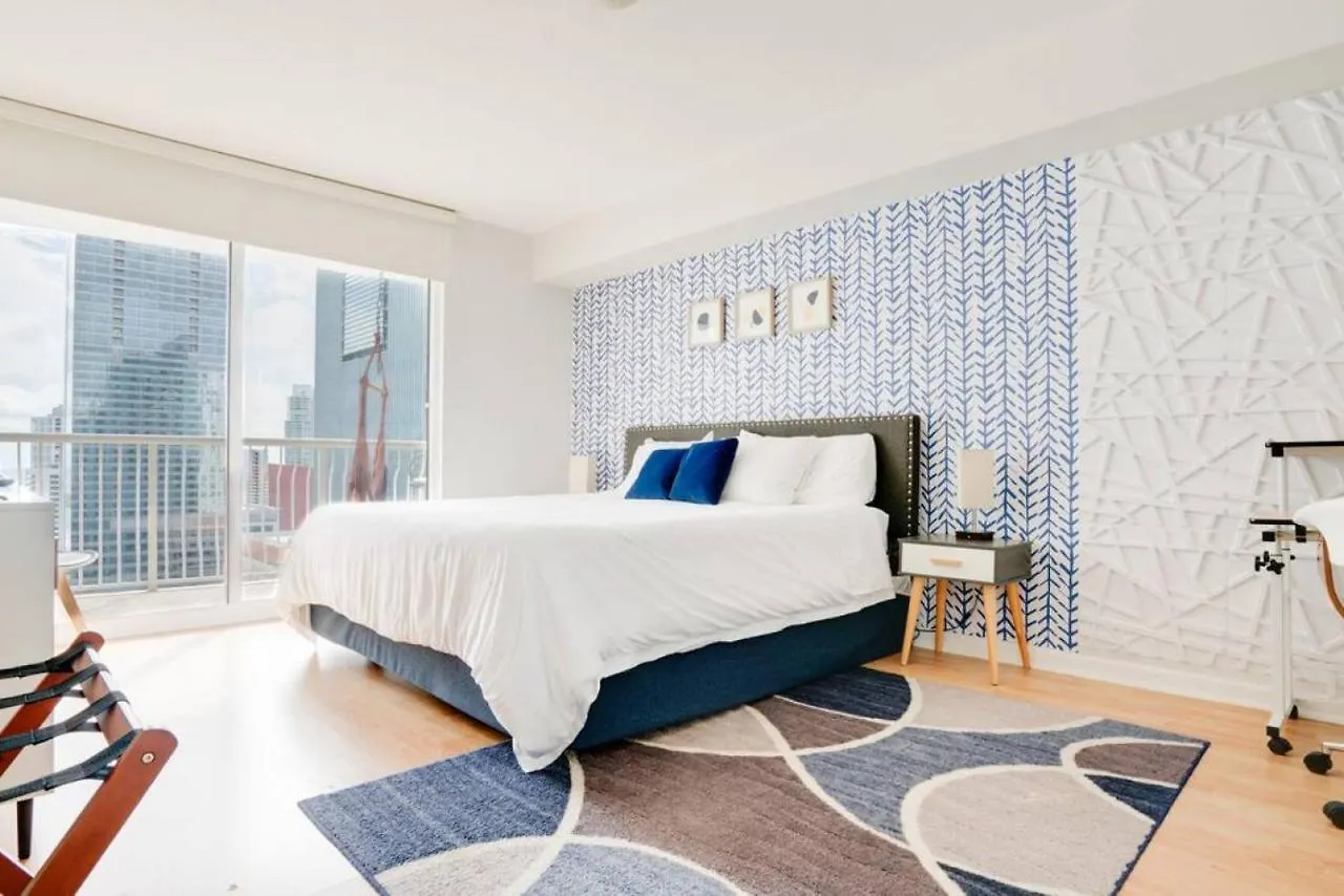 Semesterbostad Ocean And Views Lux Brickell Sleeps 4, King Bed *
