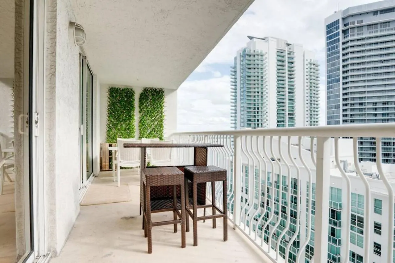 Ocean And Views Lux Brickell Sleeps 4, King Bed