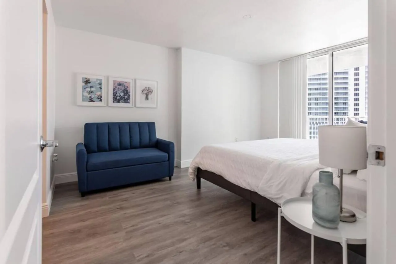Super Cool 1br In Brickell With Parking Miami