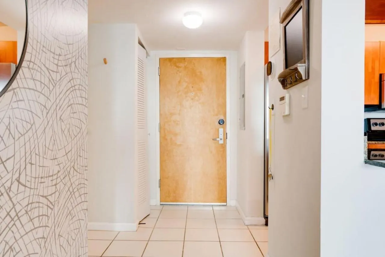 Ocean And Views Lux Brickell Sleeps 4, King Bed Miami