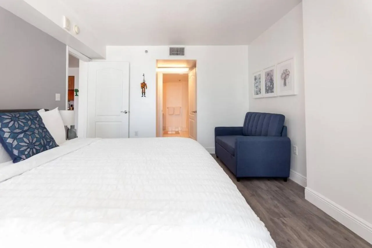 Super Cool 1br In Brickell With Parking *