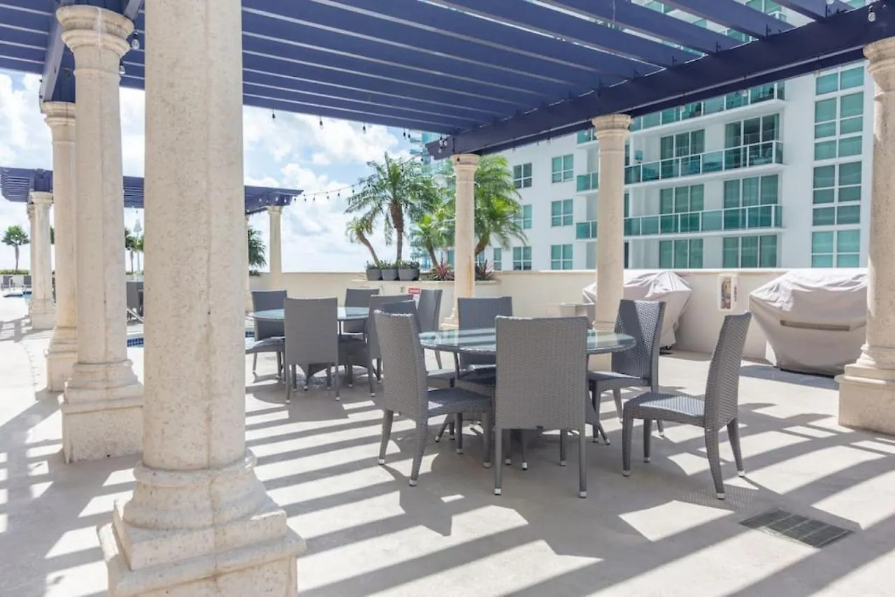 Super Cool 1br In Brickell With Parking Miami