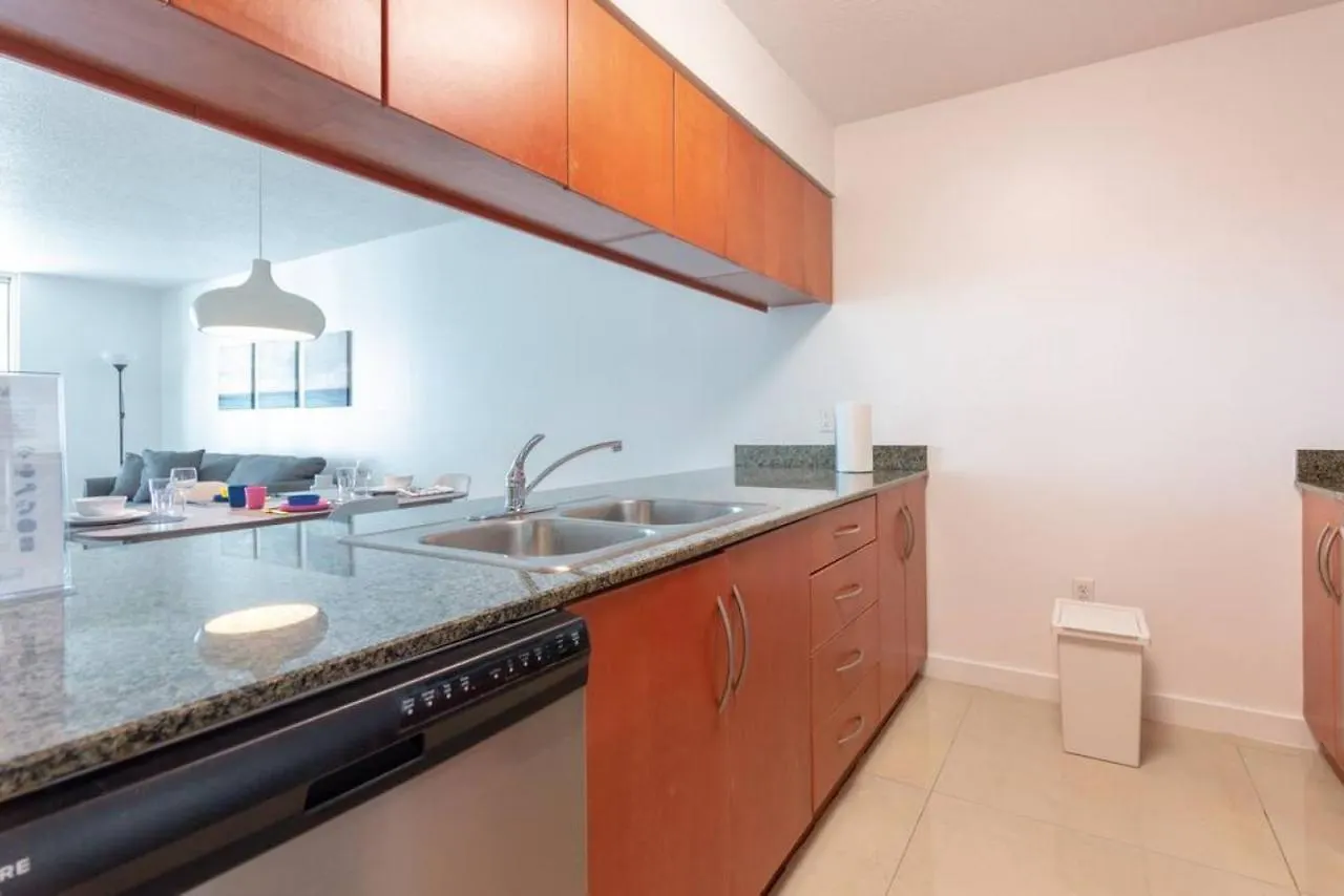 Sunshine Ocean And Views 1 Bedroom Paradise With Parking *