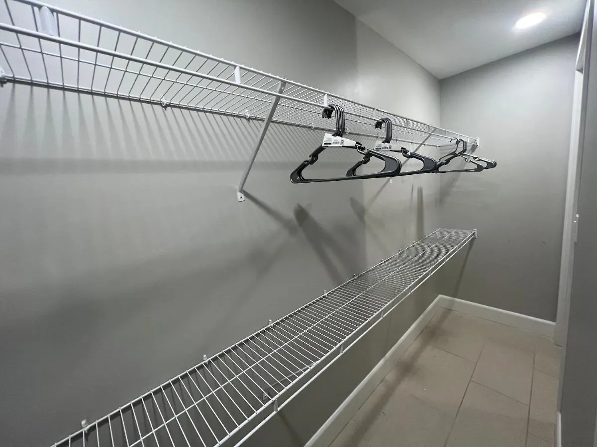 Apartment Upscale 2-bedroom Balcony And Pool View & Luxury Amenities In Miami-doral, Mins To Intl