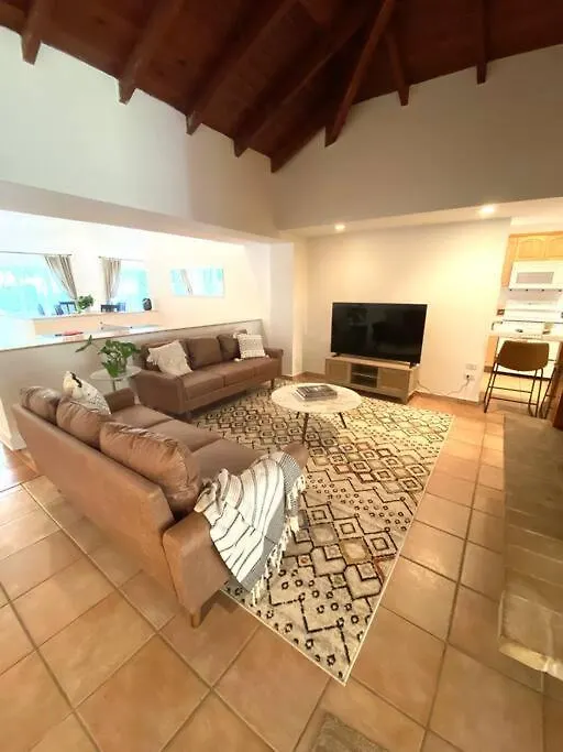 Spacious Tropical Oasis - 1/2 Acre In Heart Of Mia Holiday home *