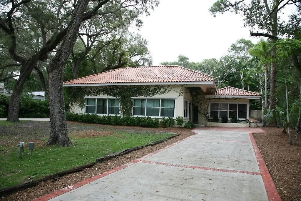 Spacious Tropical Oasis - 1/2 Acre In Heart Of Mia Holiday home Miami
