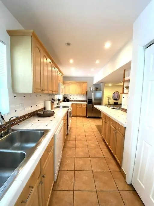 Spacious Tropical Oasis - 1/2 Acre In Heart Of Mia Holiday home